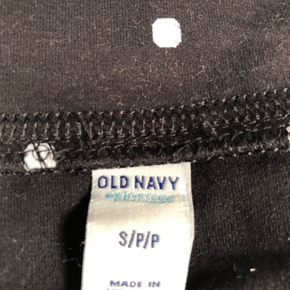 Adorable form fitting old navy skirt - Picture 3 of 3